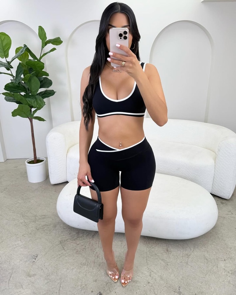 Ensemble de yoga élégant pour  - Yoga Fitness Fit Club avis et prix
